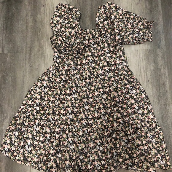 Adorable Midi Dress - Picture 1 of 3